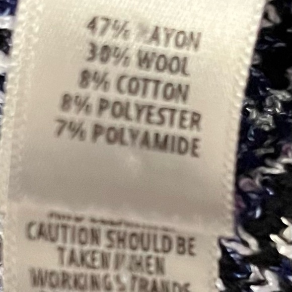 St. John Women's Navy and White Tweed Blazer - Picture 5 of 5